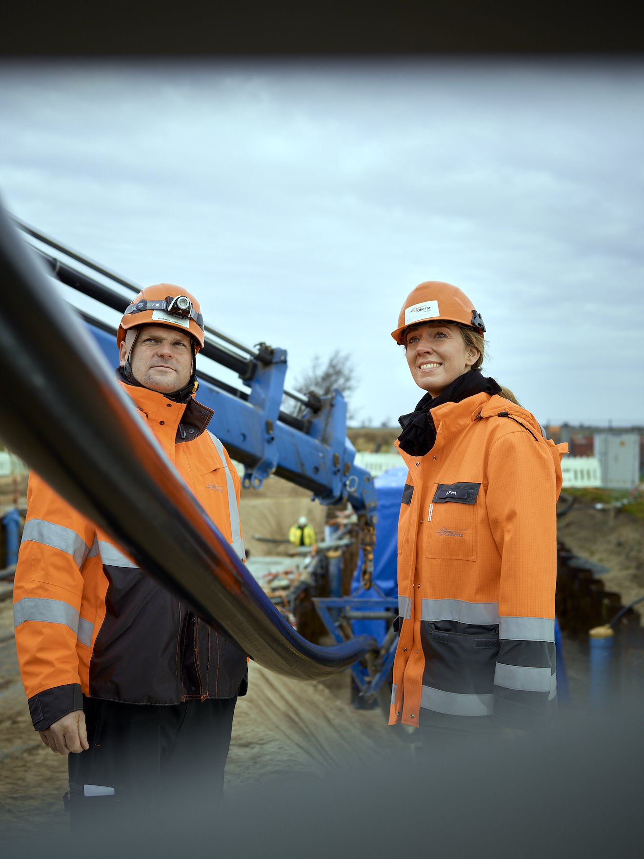 Erster Mast der Südwest-Kuppelleitung im Umspannwerk Bad Lauchstädt bei Halle/Saale.